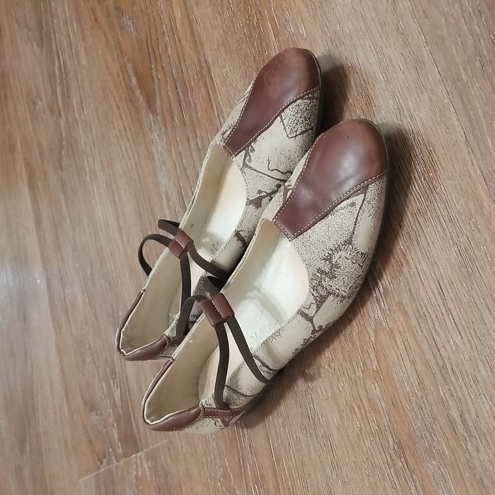 (37) Un Tour en Ville Mary Jane Flats Victorian Feminine Dainty Classic Occasion